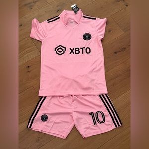 Leo Messi Miami soccer jersey and shorts